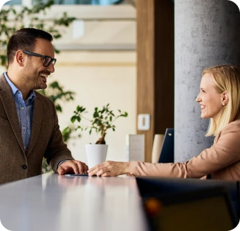 Échange entre un dirigeant et son expert-comptable pour faire le point sur l’entreprise